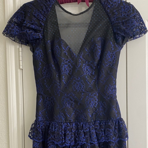 Vintage 1980’s Midnight Blue Lace Gown - Picture 7 of 10